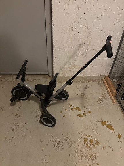 Moovkee kolmipyörä työntöaisalla