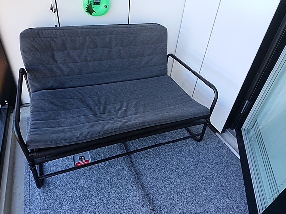 Ikea pieni vuodesohva.