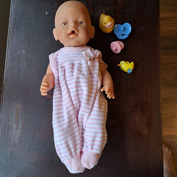 Baby born -nukke ja vaatteita