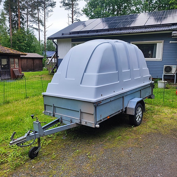 Muuli/Juncar peräkärry kuomulla