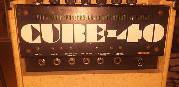 Roland Cube-40 kitara vahvistin