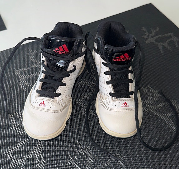 Adidas tennarit 28