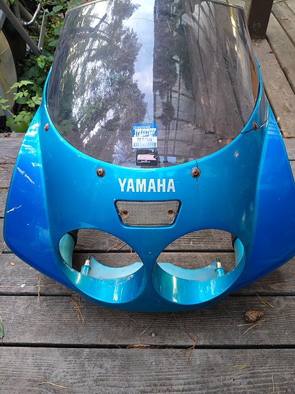 Yamaha FZR etukate