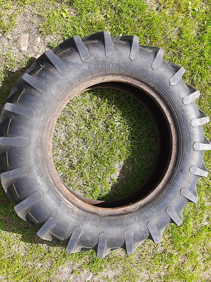 Pirelli 7.50R20 traktorin rengas