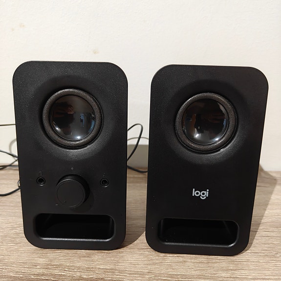 Logitech tietokonekaiuttimet