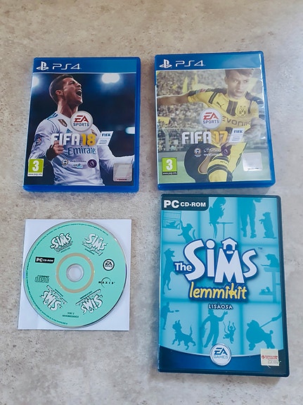 Playstation 4: FIFA 17, FIFA 18, Ja The SIMS Lemmikit, SIMS Unleashed.