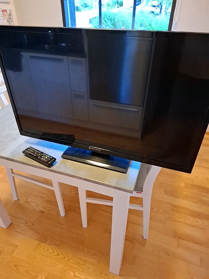 Myydään 32" Full HD LED-tv 200hz
