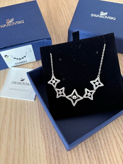 Uusi Swarovski kaulakoru
