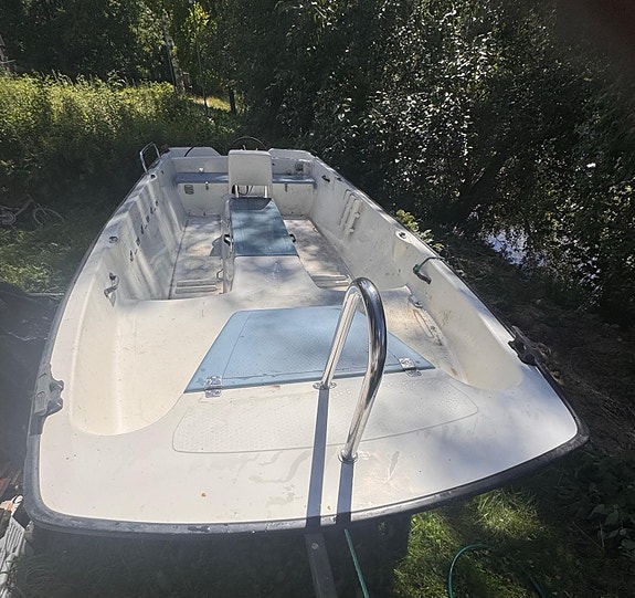 Suomi 475 Cat moottorivene
