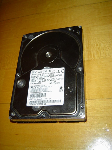 RETRO * KOVALEVY KIINTOLEVY IDE / PATA * IBM 10 GB