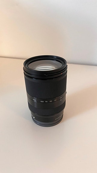 Sony E 18-200 mm objektiivi