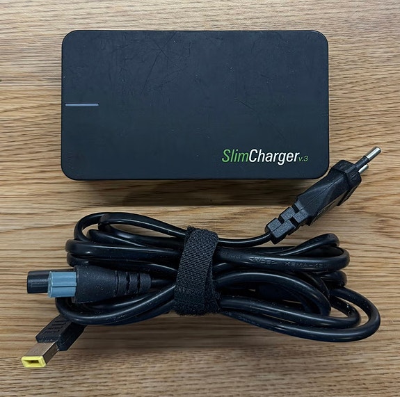 SlimCharger v3 90W universaali kannettavan läppärin laturi