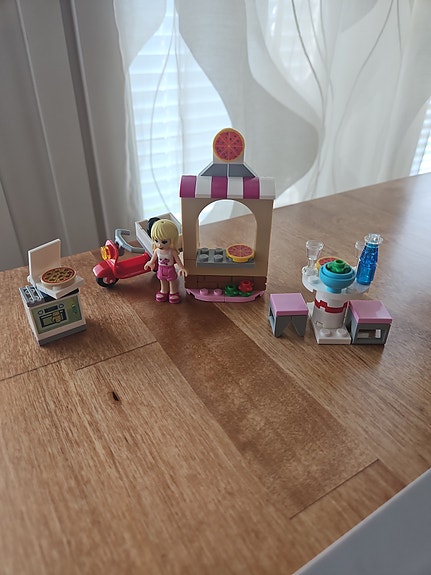 Lego friends pizzeria