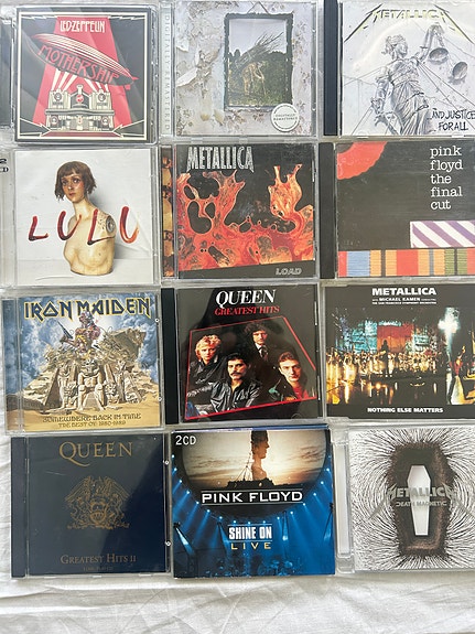 Metallia ja rockia CD-levyjä (Metallica,Pink Floyd, Iron Maiden,Led Zeppelin)