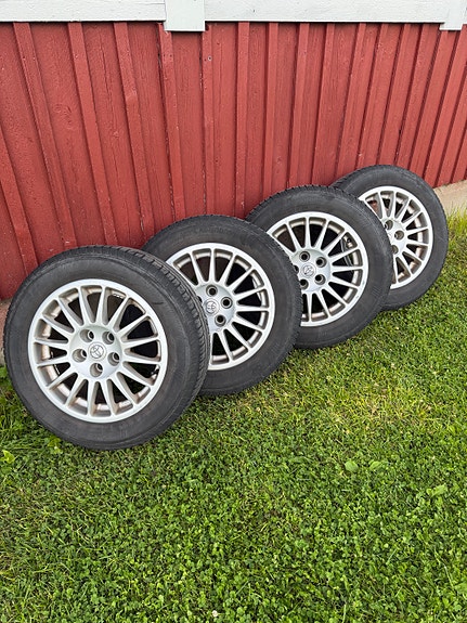 Kesärenkaat aluvanteilla 195/60 R 15 (Toyota Avensis)