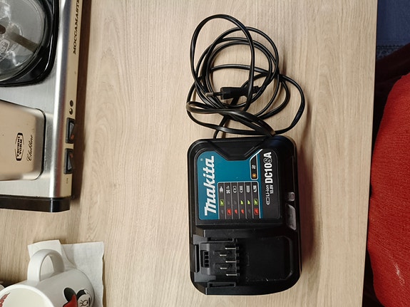 Makita DC10SA laturi