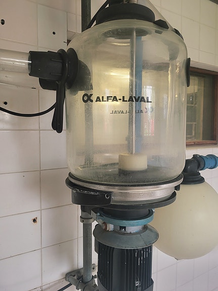 Myydään Alfa-Laval putkilypsykoneisto ja oheislaitteet