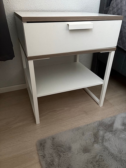 Ikea yöpöytä