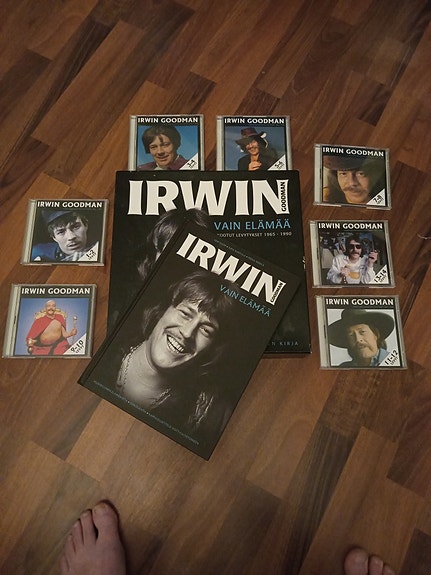 Irwin Goodman Vain elämää -kirja ja CD-levyjä