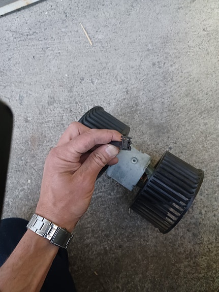 BMW E34 Hyvä lämmityslaitt.puhallin