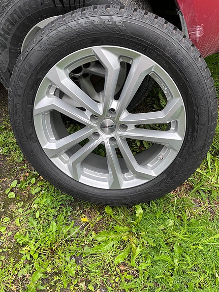 Nastarenkaat vanteilla BMW SUV rengas
