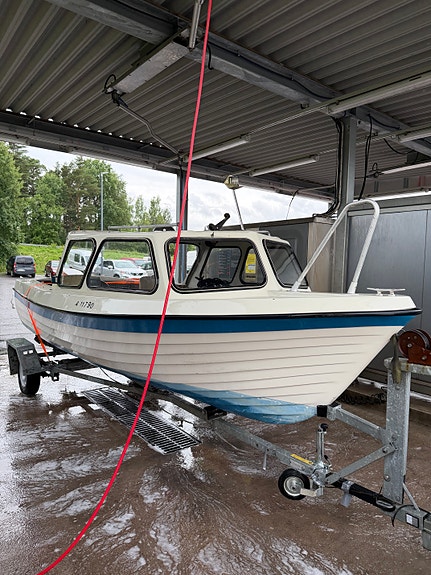Bella 530ht classic + johnsson 20hp + traileri