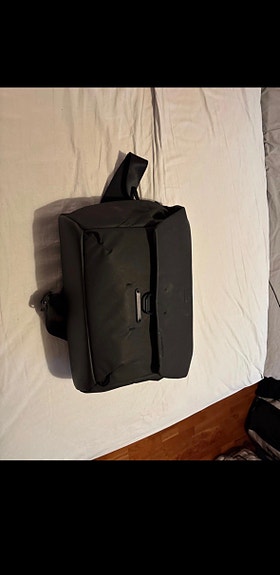 Peak Design Everyday Messenger 13L olkalaukku musta