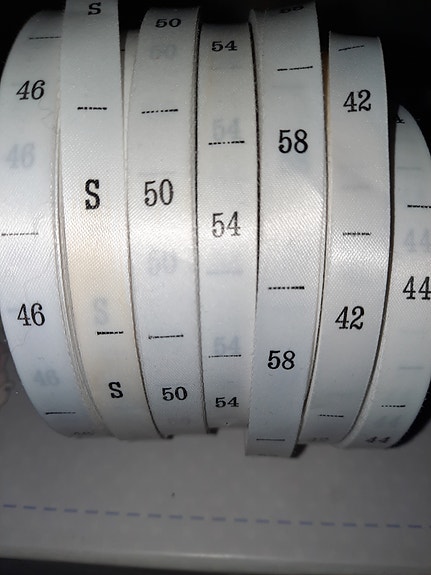 Vaatteisiin kokomerkki s , 42-46 , 50, 54 ja 58