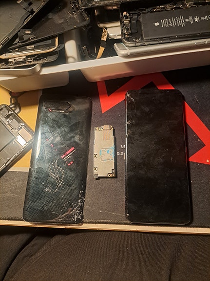KORJATTAVAKSI Asus rog phone 5