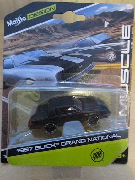 Buick Grand International HT 2 door Black 1987 Maisto Design 1:64 pienoismalli