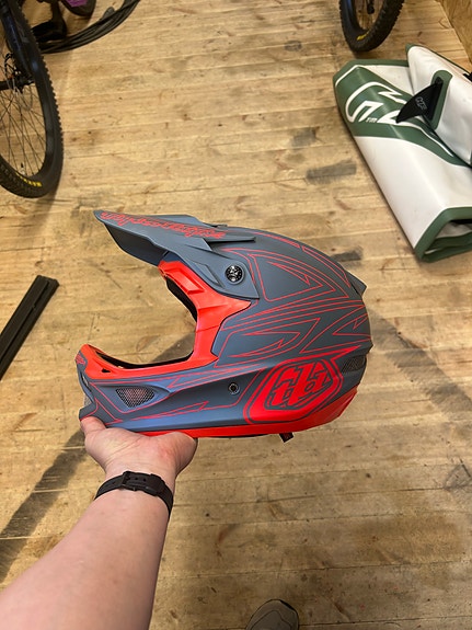 Troy lee designs d3 kypärä M