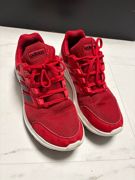 Adidas kengät