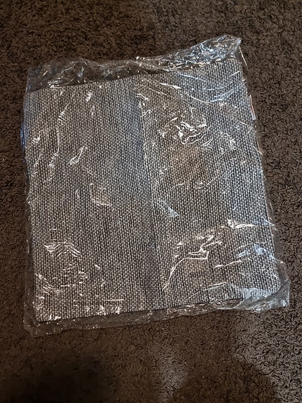 Uusi sohva tyynynpäällinen