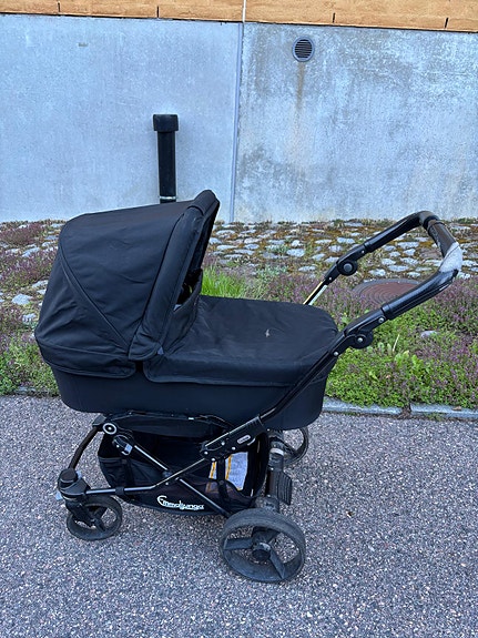 Emmaljunga yhdistelmävaunut rattailla.