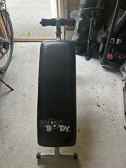 Iron Body vatsapenkki musta