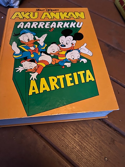Disney Aarrearkku Aarteita kirja