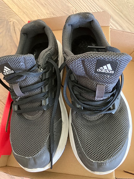 Adidas lenkkarit 40 hyvä kunto