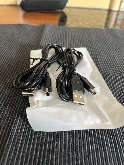 Nintendo 3DS latauskaapelit