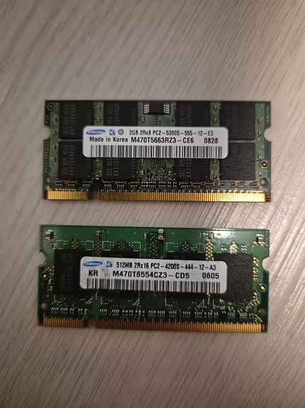 DDR2 SO-DIMM 2Gb + 512Mb Samsung RAM-muistit