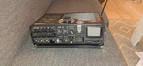 JVC3060EU radio kasettisoitin ja pieni tv