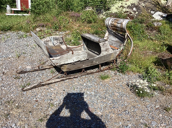 Entisöitäväksi vanha reki