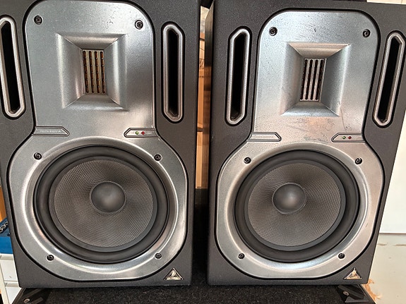 Behringer Truth B3031A aktiivikaiuttimet