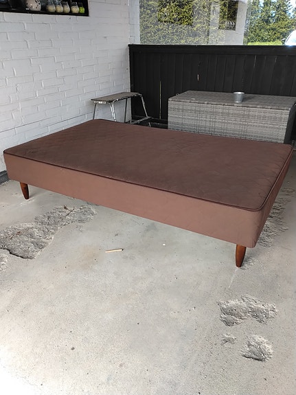Runkopatjasänky 120 cm x 200 cm
