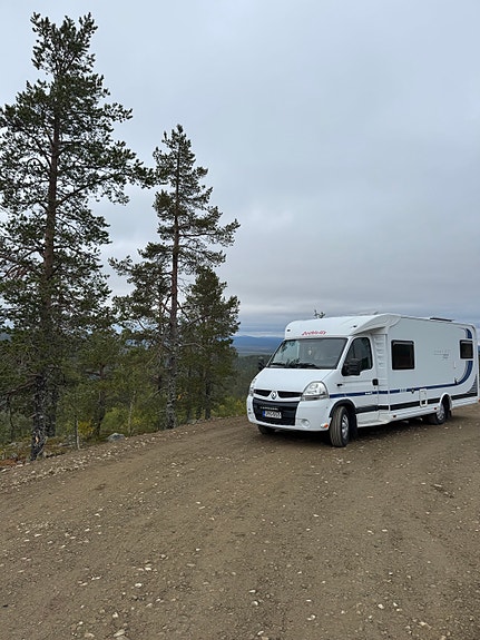 Vuokrataan asuntoauto 4 hlö / omavarainen