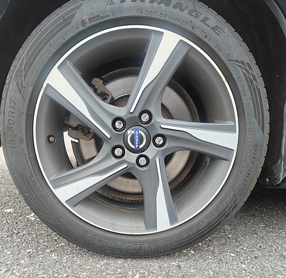 Vaihto Volvo R-Design -Ixion + renkaat 215/50 R17"