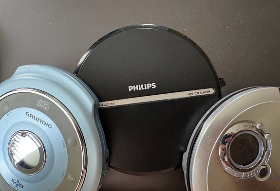 Philips ja Grundig kannettavat CD-soittimet