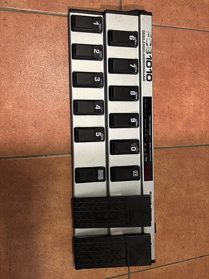 Behringer FCB1010 MIDI-kontrolleri (varattu)