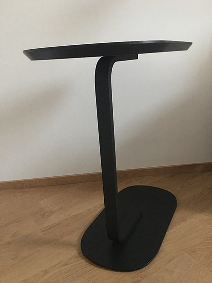 Muuto Relate-sivupöytä musta
