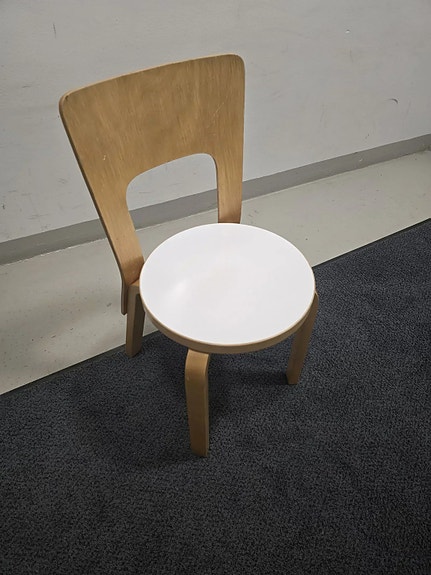 Artek malli 66 tuoli valkoinen istuinosa
