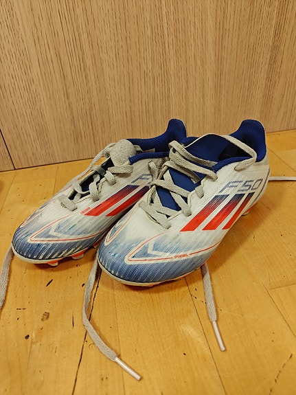 Adidas F50 jalkapallokengät koko 31